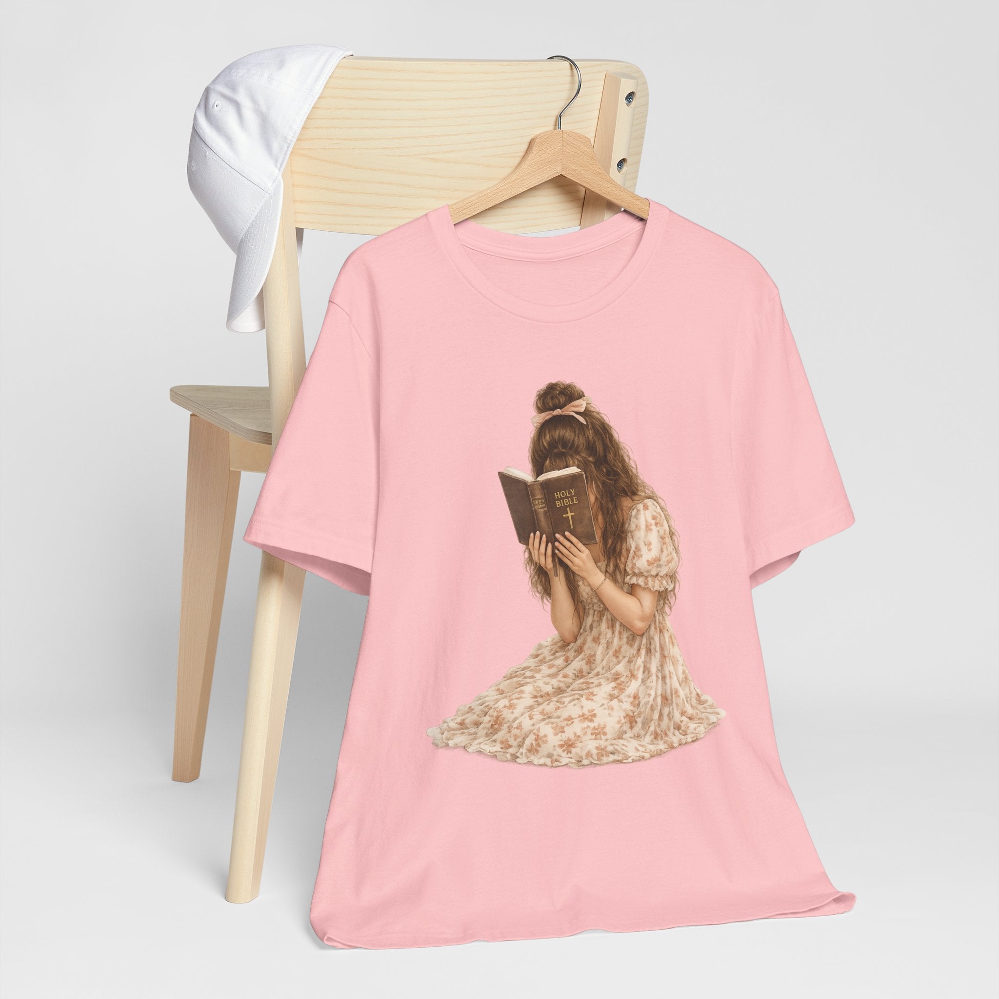 Vintage Girl Reading Illustration Tee – Cozy Literary T‑Shirt for Book Lovers