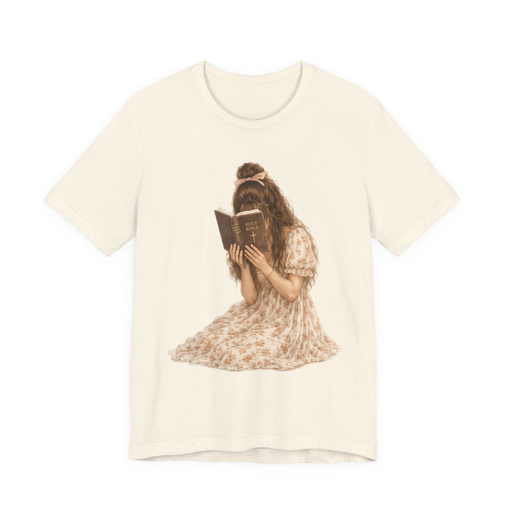 Vintage Girl Reading Illustration Tee – Cozy Literary T‑Shirt for Book Lovers