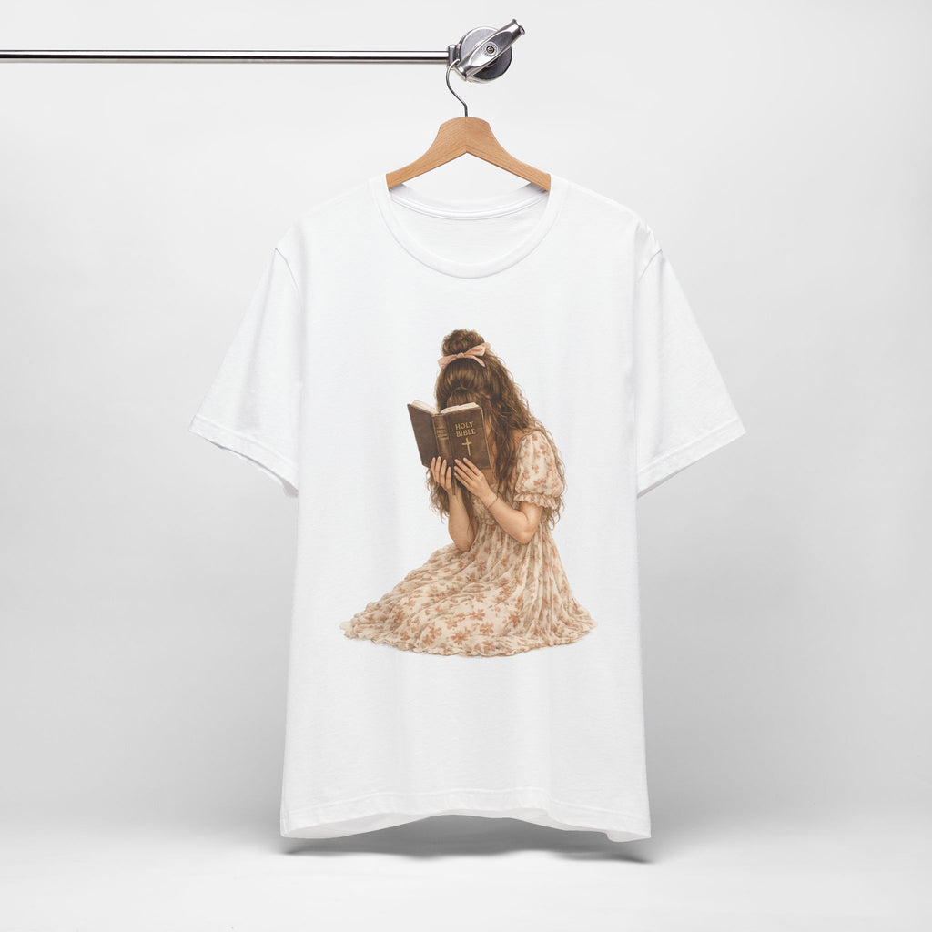Vintage Girl Reading Illustration Tee – Cozy Literary T‑Shirt for Book Lovers